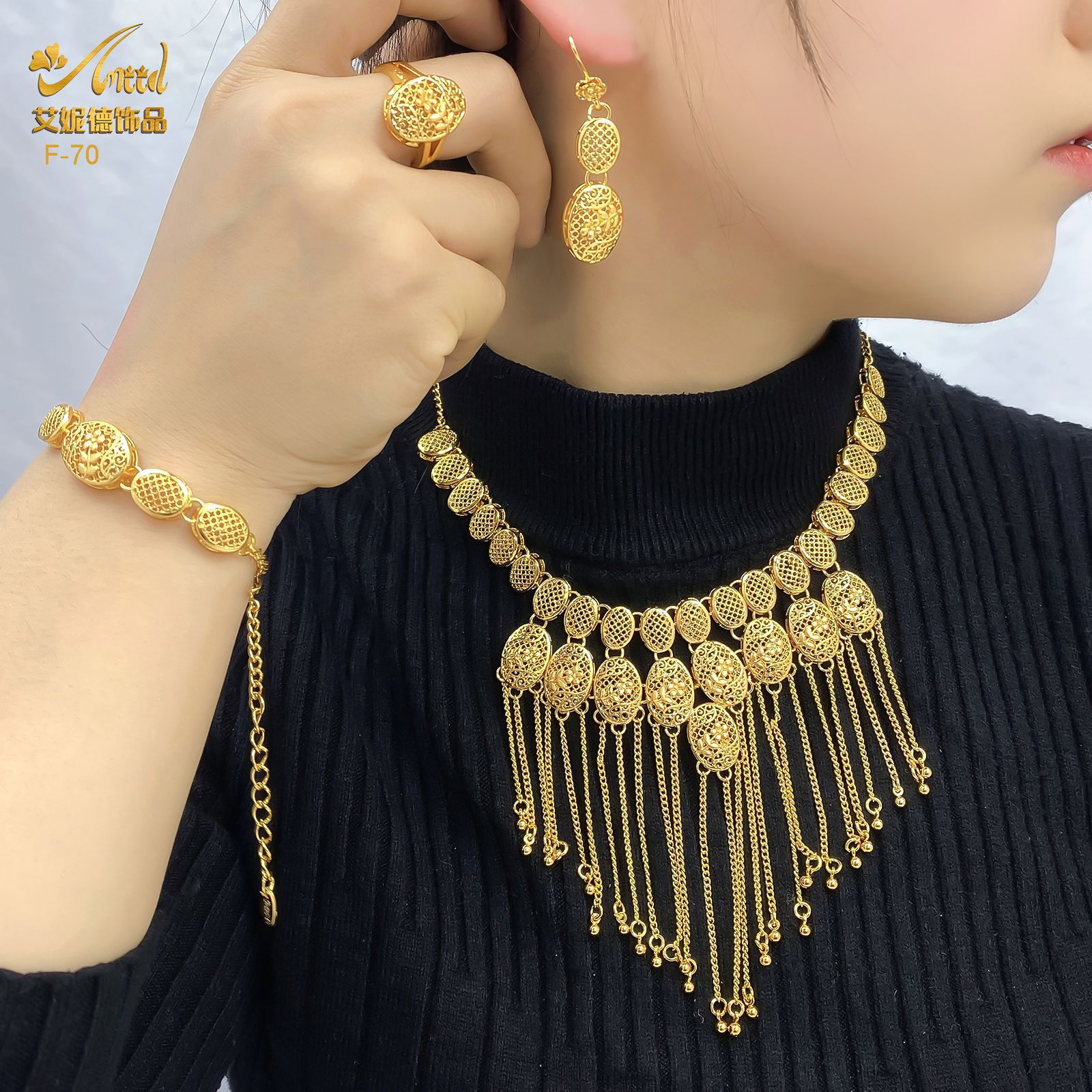 Set Perhiasan Wanita 4-Piece E - Coordinates Bracelet ulasan dan harga